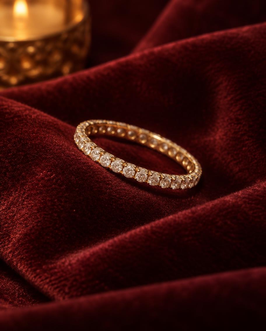 Lace-glove eternity band
